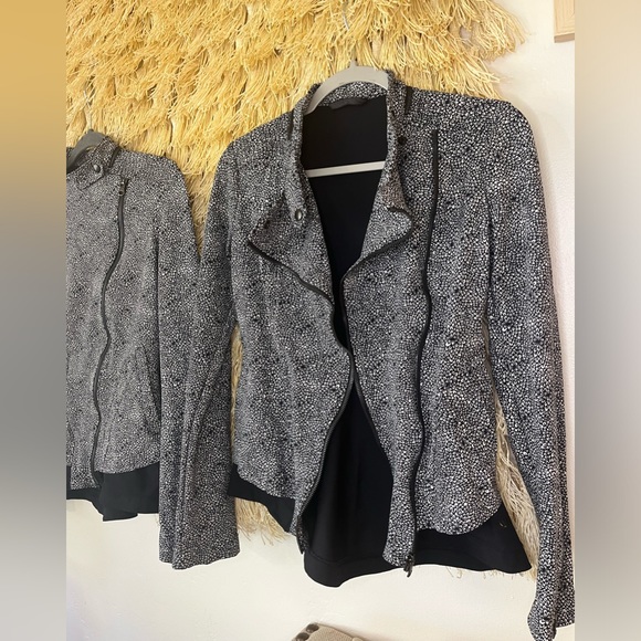 Lululemon PRISTINE Bust A Move- Peplum Jacket Zipper Moto- white Black- Size 4/6 - Picture 7 of 16